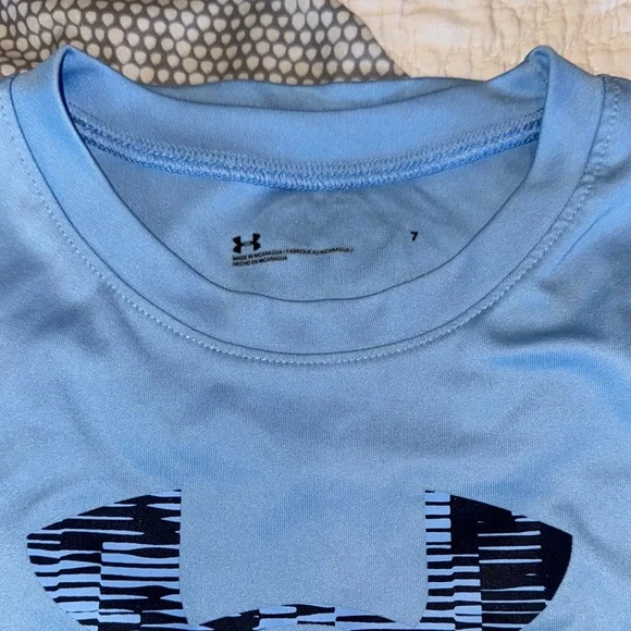 Boys Size 7 Under Armour Blue T-Shirt and Gray Shorts Set - Picture 6 of 6